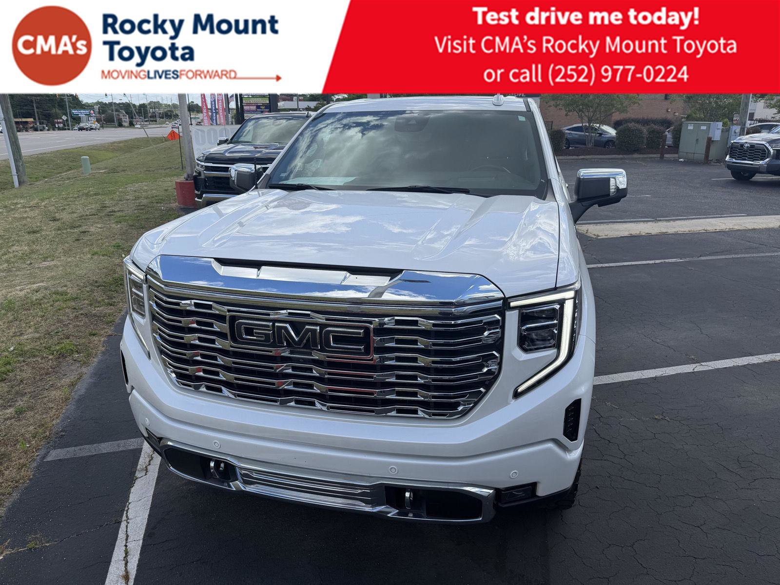 Used 2023 GMC Sierra 1500 Denali w/ Denali Reserve Package AWD/4WD image 2