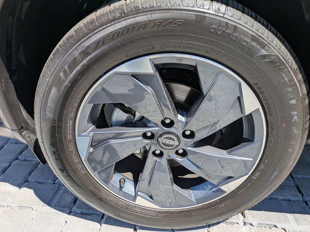 Used 2025 Nissan Rogue SV FWD image 10