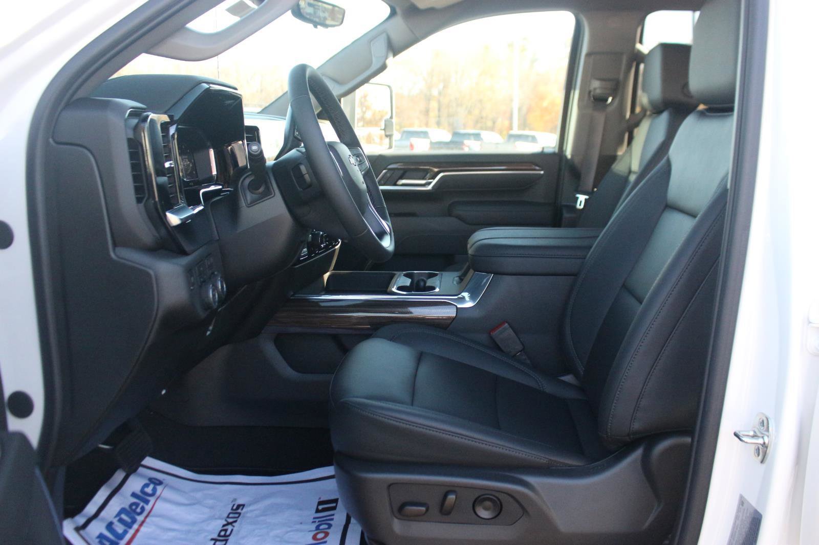 New 2025 Chevrolet Silverado 2500 LT w/ Z71 Chrome Sport Edition AWD/4WD image 16