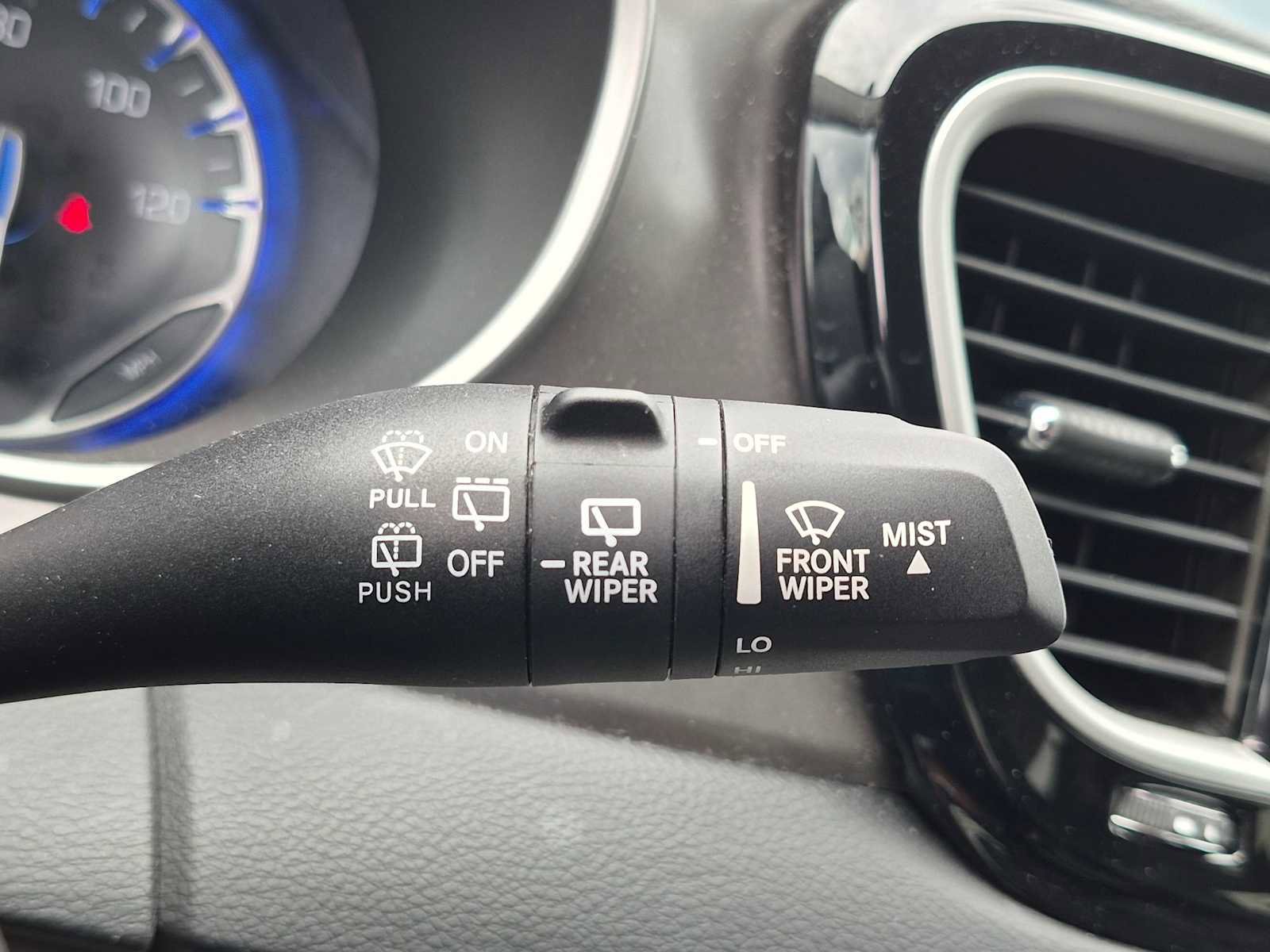 Used 2023 Chrysler Pacifica Touring-L FWD image 29