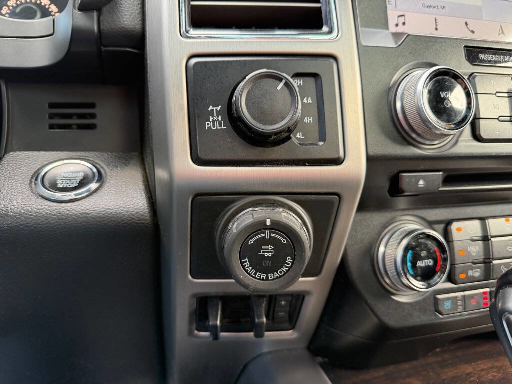 Used 2017 Ford F150 Platinum w/ Equipment Group 701A Luxury AWD/4WD image 30