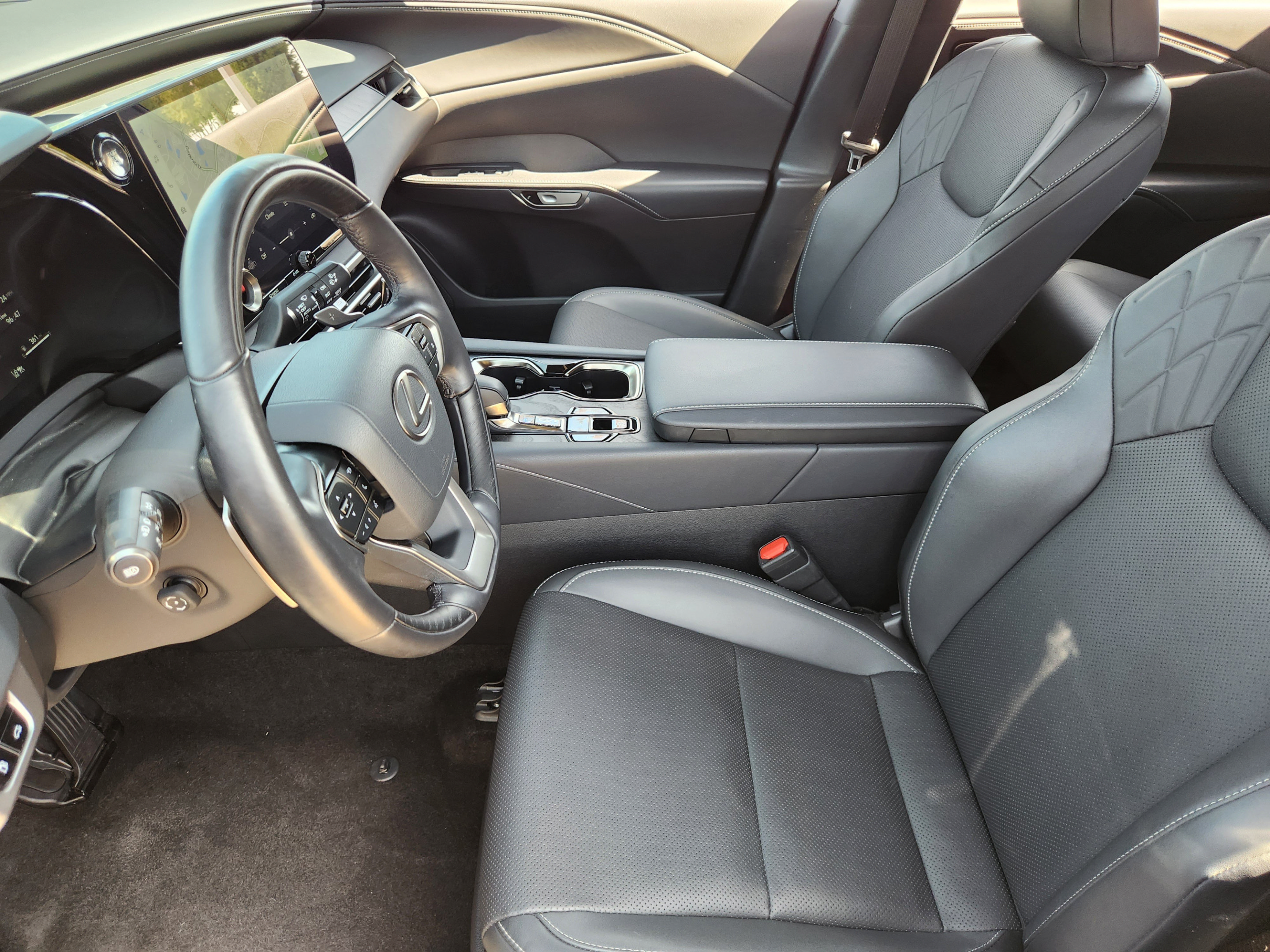 Used 2025 Lexus RX 350 Premium w/ Accessory Package (Z1) FWD image 8