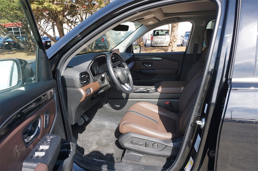 Used 2025 Honda Pilot Elite image 2