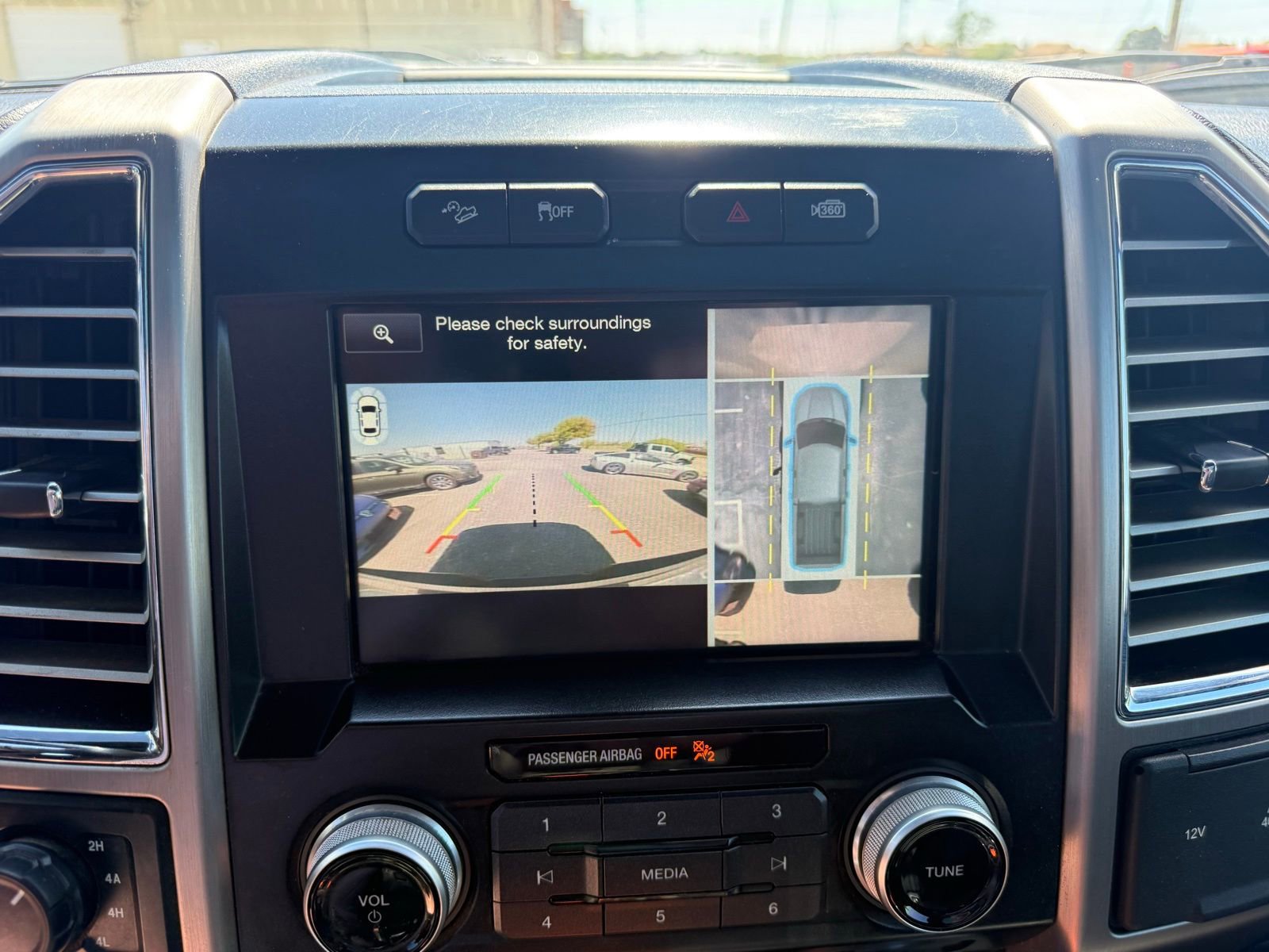 Used 2015 Ford F150 Platinum w/ Equipment Group 701A Luxury image 18