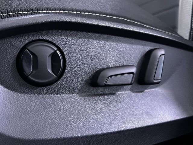 Used 2025 Volkswagen Taos SEL image 12