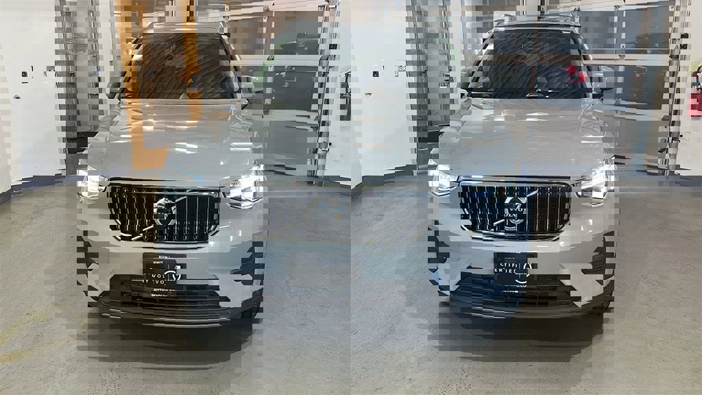 Certified 2025 Volvo XC40 B5 Core