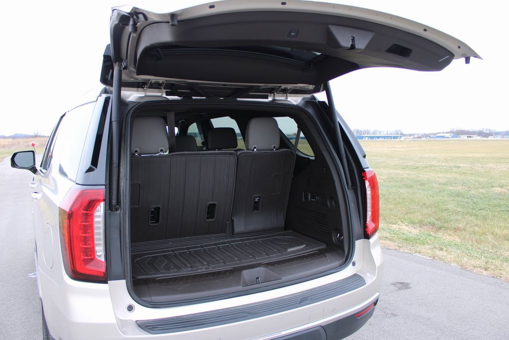 Used 2023 GMC Yukon SLT w/ SLT Luxury Package image 38