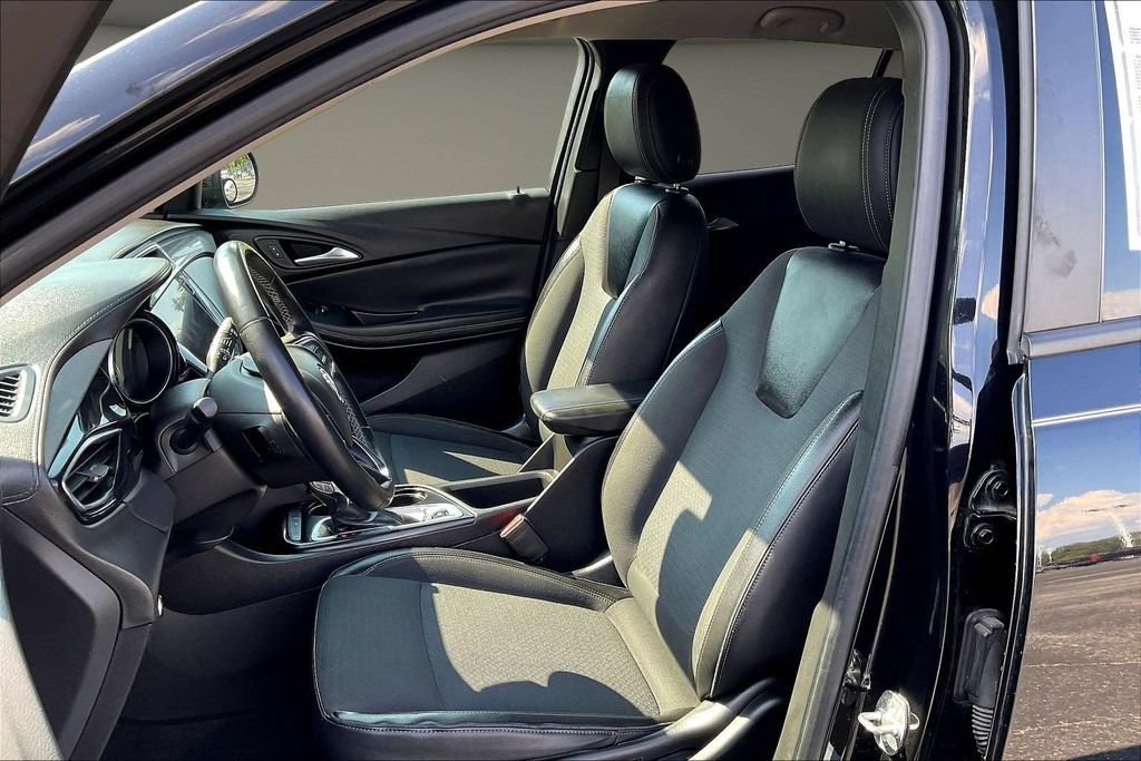 Used 2021 Buick Encore GX Preferred w/ Sport Touring Package FWD image 24