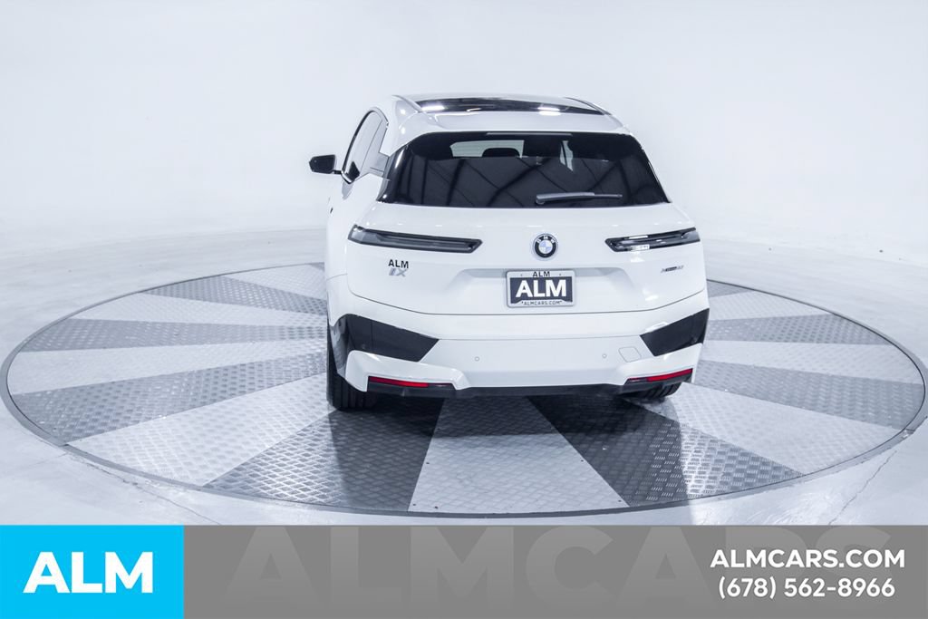 Used 2023 BMW iX xDrive50 w/ Premium Package AWD/4WD image 8