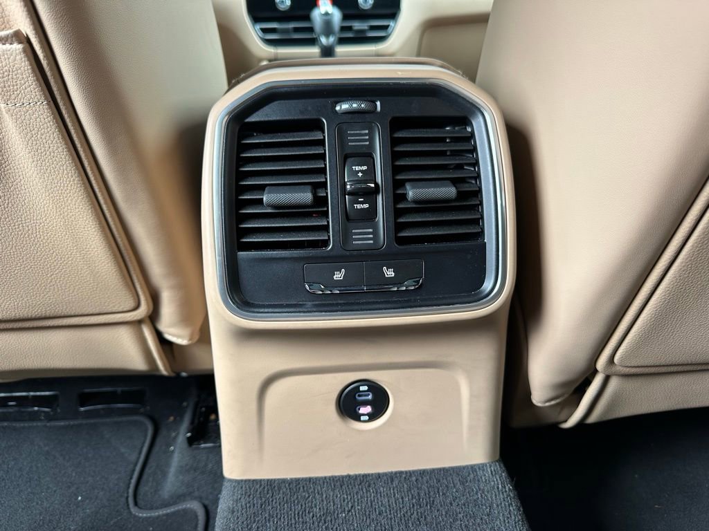 Certified 2025 Porsche Macan image 37