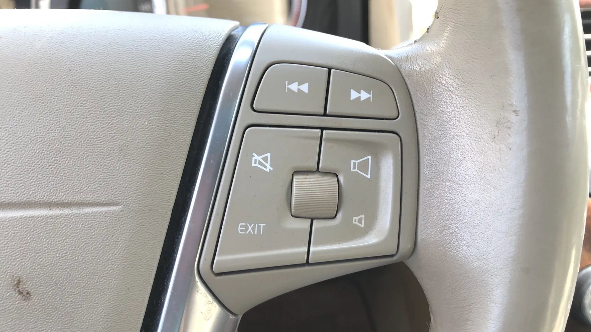 Used 2012 Volvo XC70 3.2 image 24