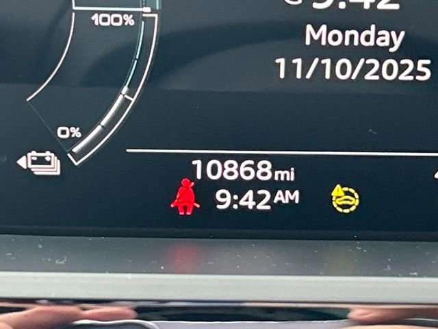 Used 2024 Audi Q8 e-tron Premium image 23