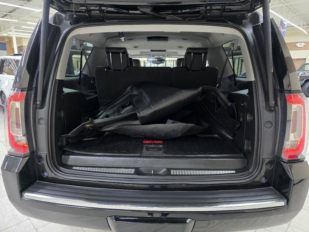 Used 2016 GMC Yukon XL Denali w/ Open Road Package AWD/4WD image 13