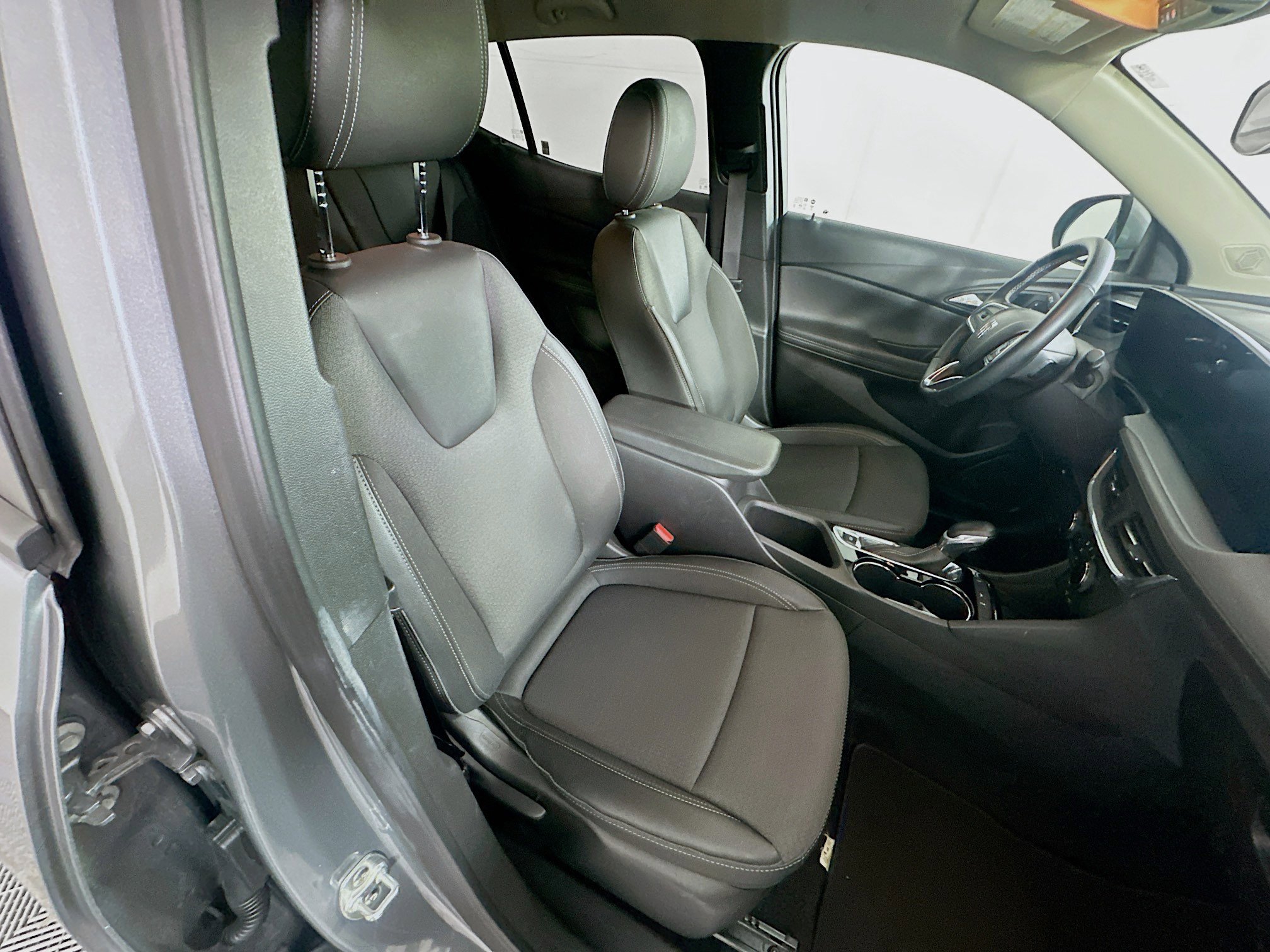 Used 2025 Buick Encore GX Preferred image 30