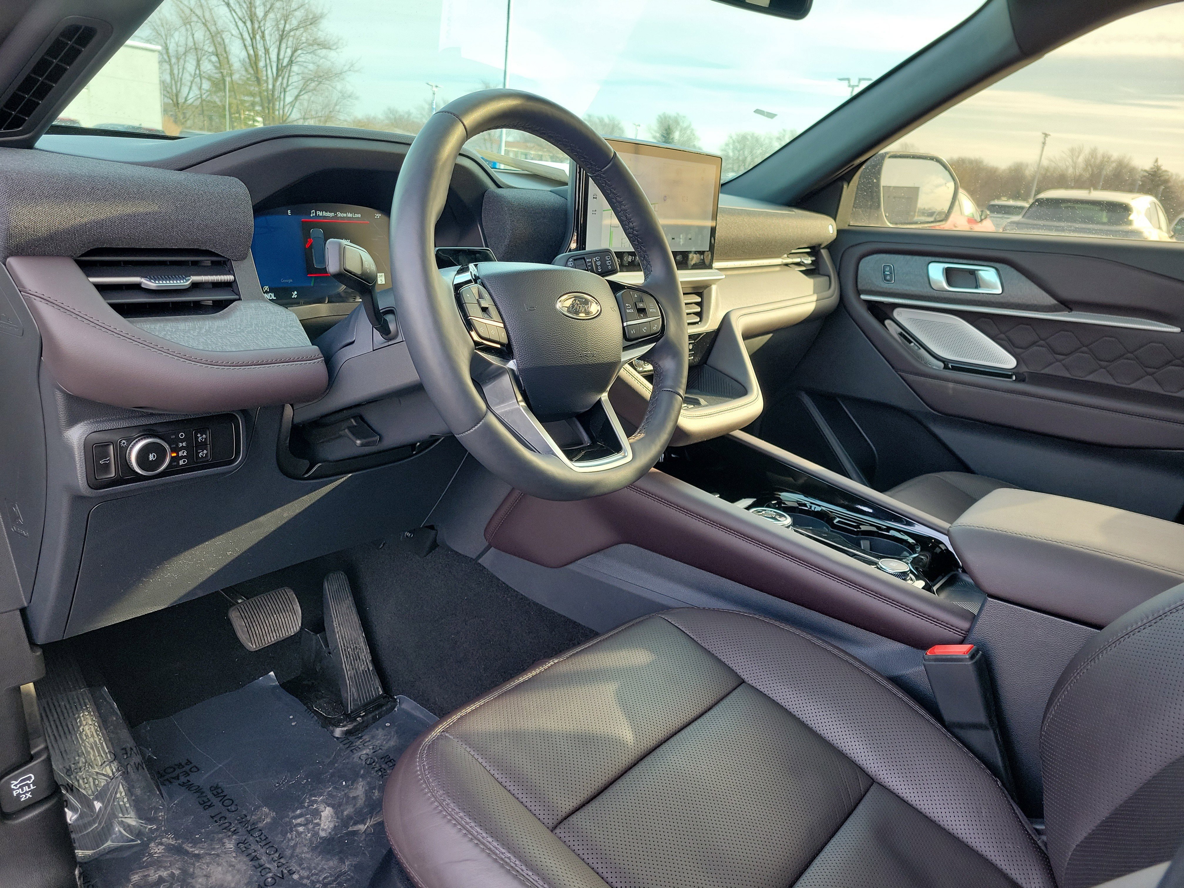 Used 2025 Ford Explorer Platinum w/ Ultimate Package image 19