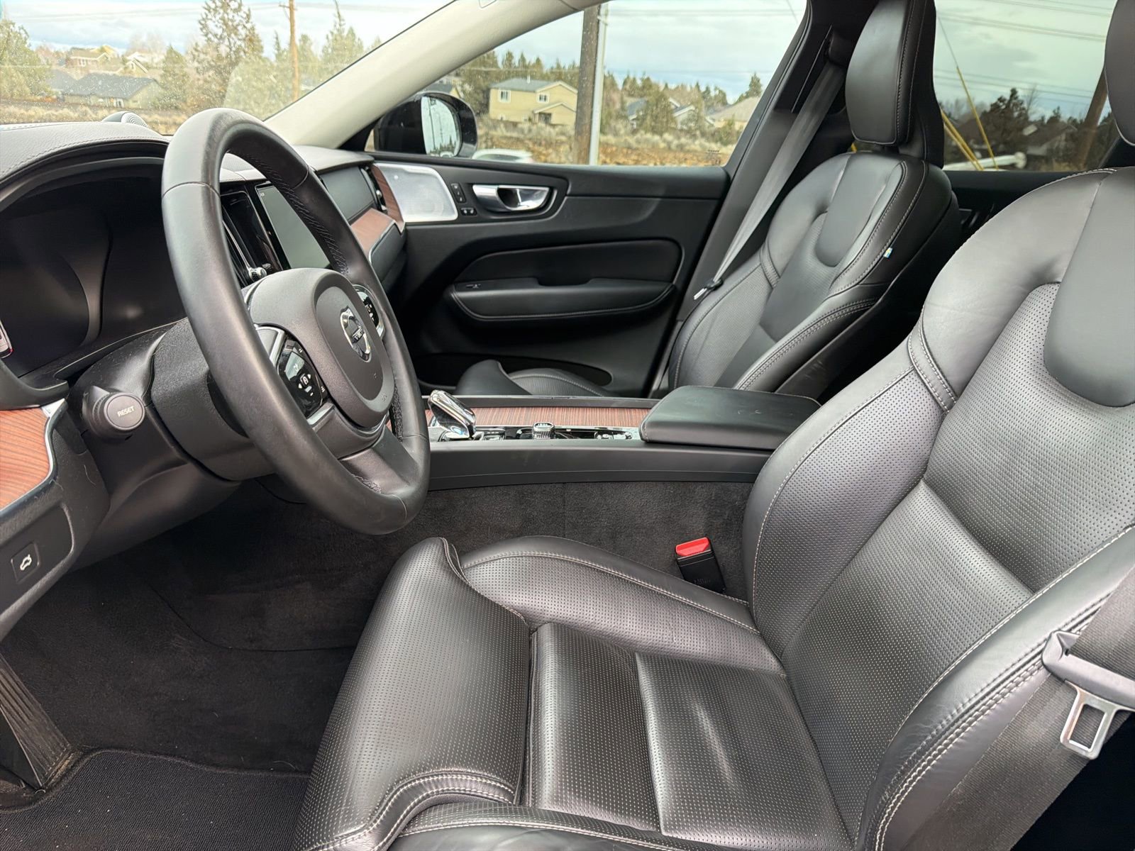 Used 2023 Volvo XC60 B5 Ultimate image 12