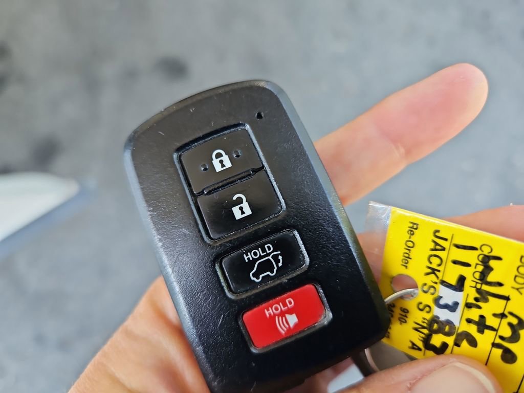 Used 2014 Toyota RAV4 Limited FWD image 33