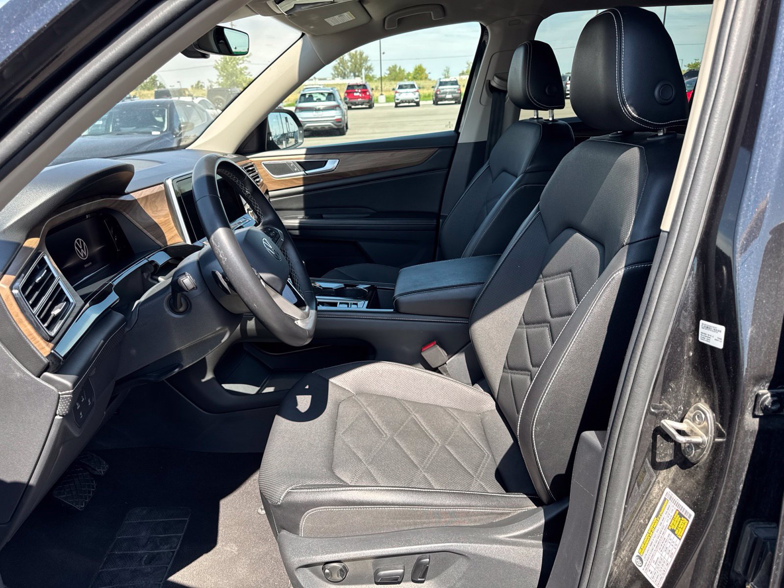 Used 2024 Volkswagen Atlas SE FWD image 9