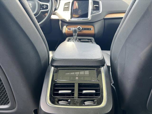 Used 2021 Volvo XC90 T6 Momentum image 12