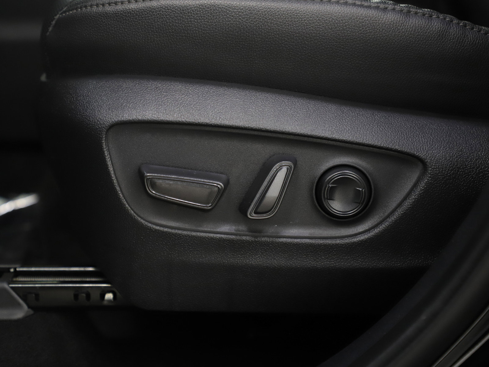 Used 2024 Toyota Grand Highlander Limited image 32