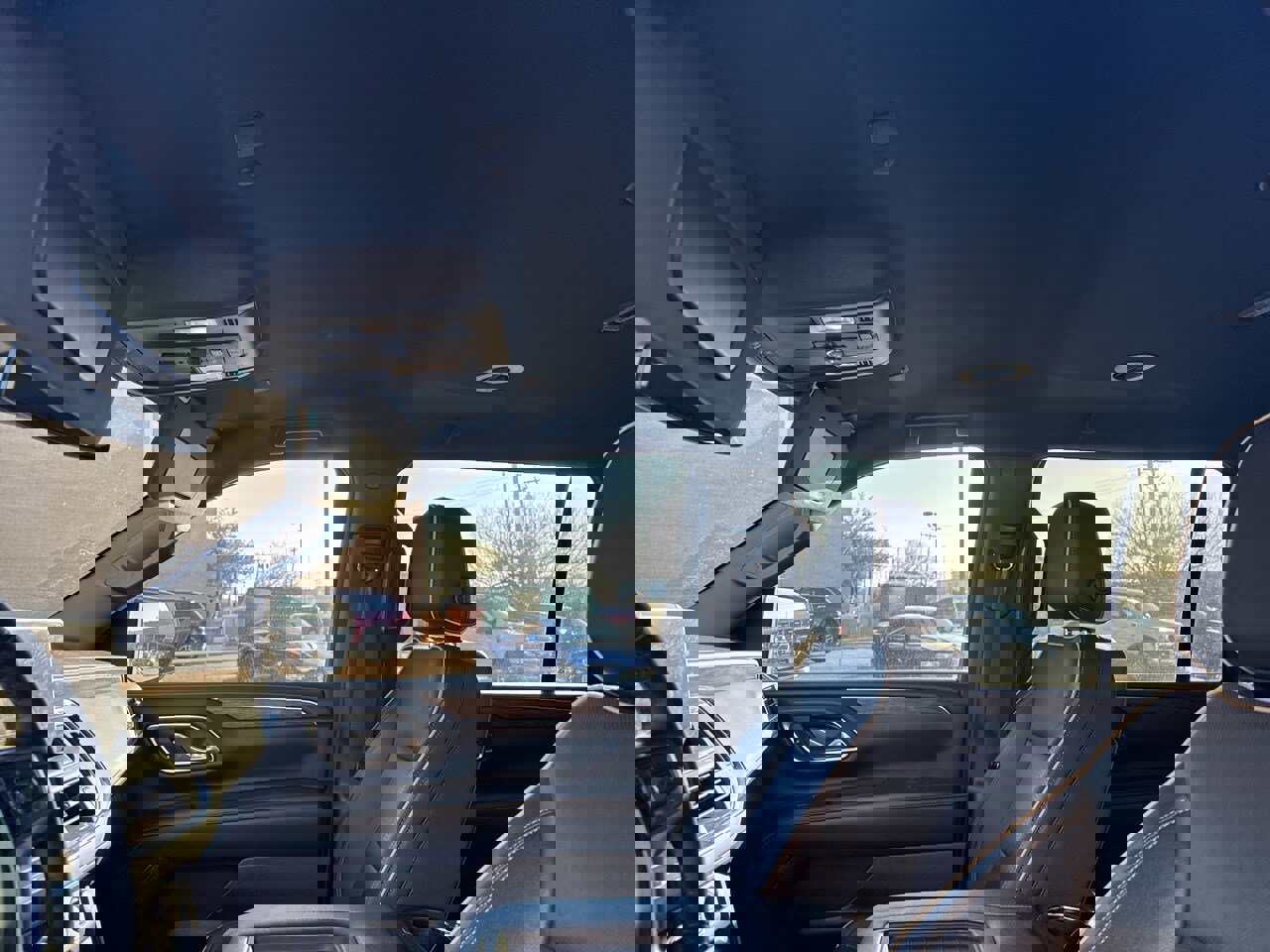 Used 2023 Chevrolet Suburban Premier image 10