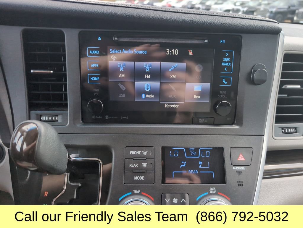 Used 2017 Toyota Sienna XLE Premium image 20