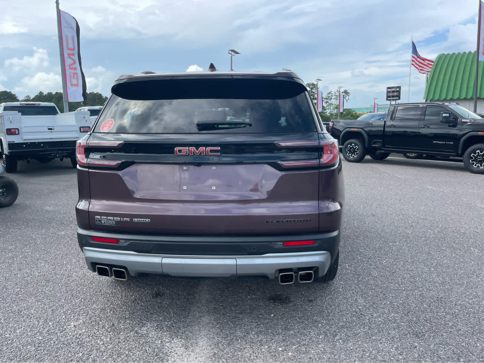Used 2024 GMC Acadia Elevation w/ Luxury Package AWD/4WD image 6
