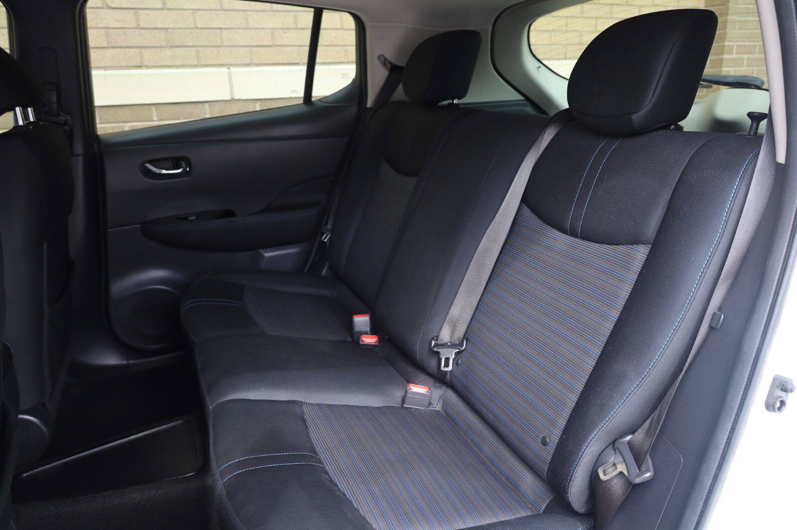 Used 2018 Nissan Leaf SV w/ SV Technology Package FWD image 18