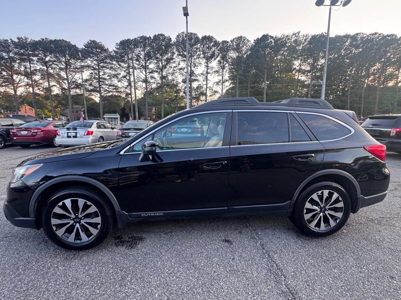 Used 2016 Subaru Outback 2.5i Limited AWD/4WD image 3