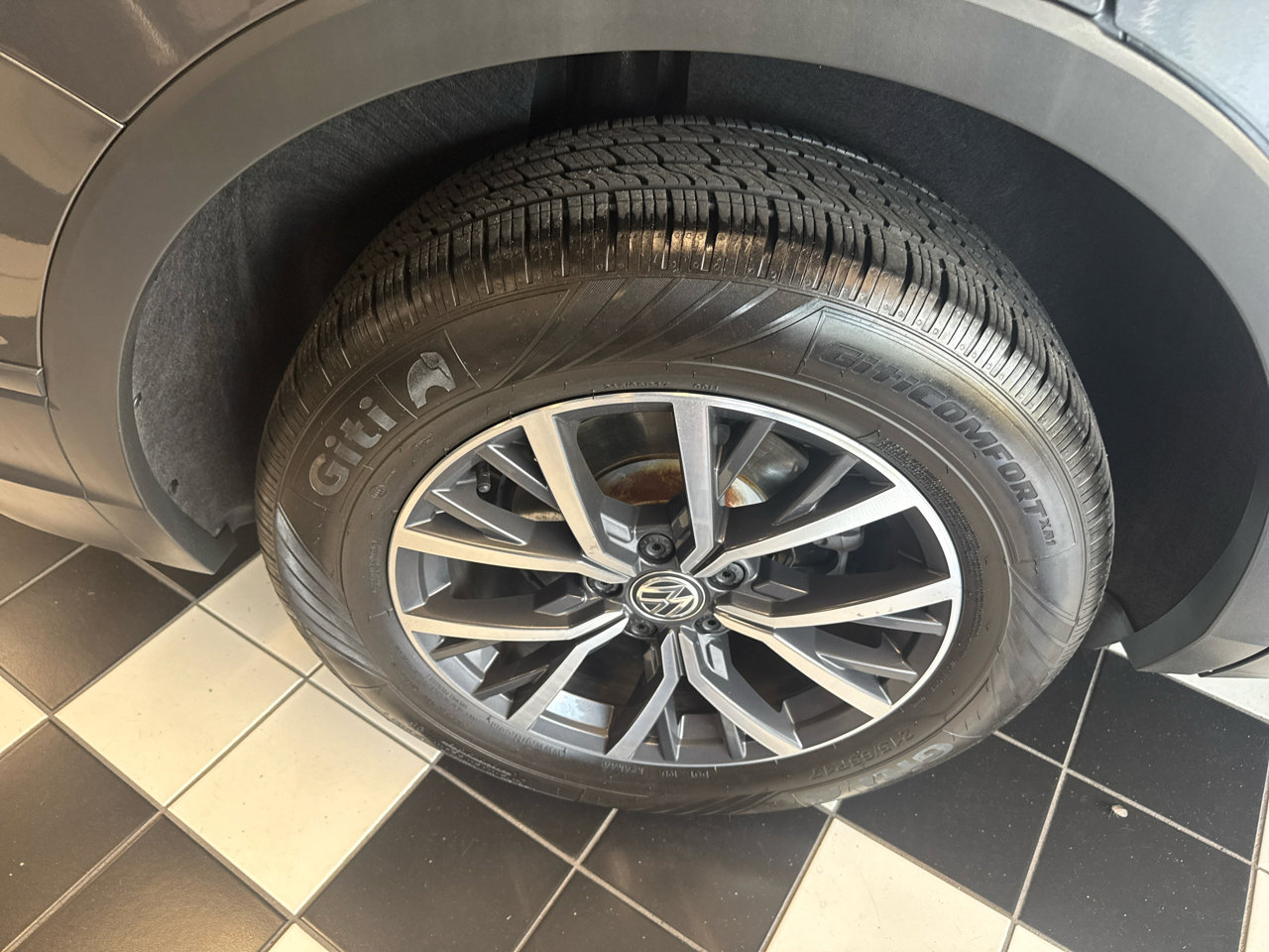 Used 2019 Volkswagen Tiguan S image 9