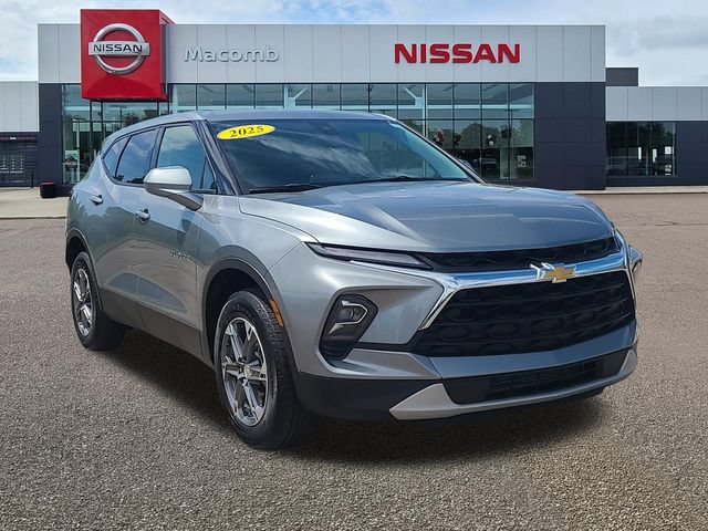 Used 2025 Chevrolet Blazer LT AWD/4WD image 1