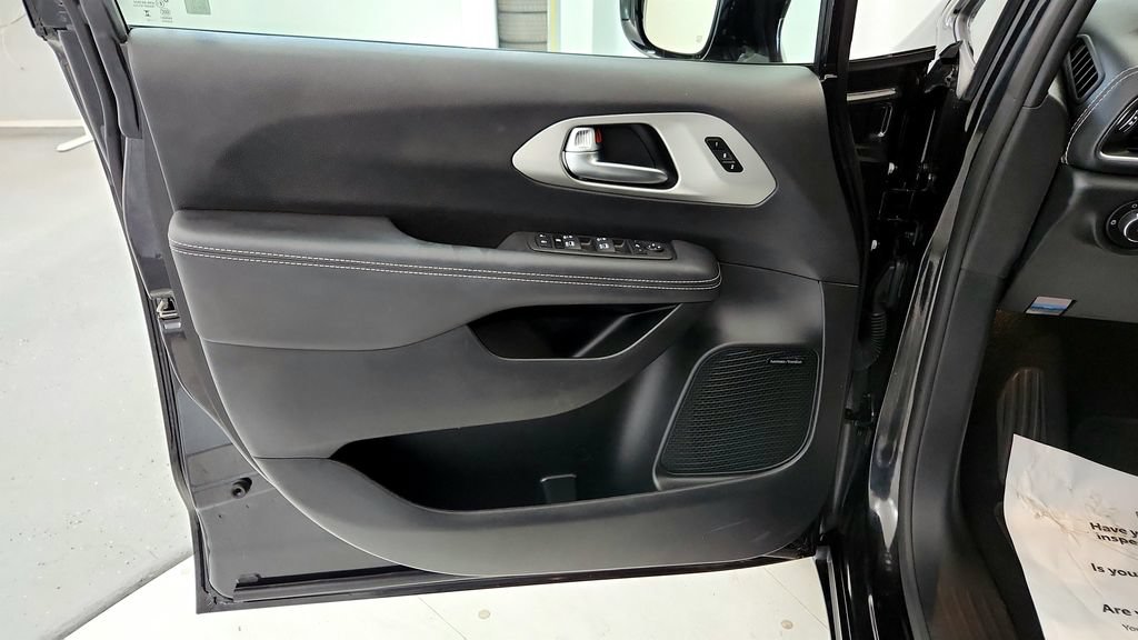 Used 2023 Chrysler Pacifica Limited w/ Uconnect Theater Family Group AWD/4WD image 23