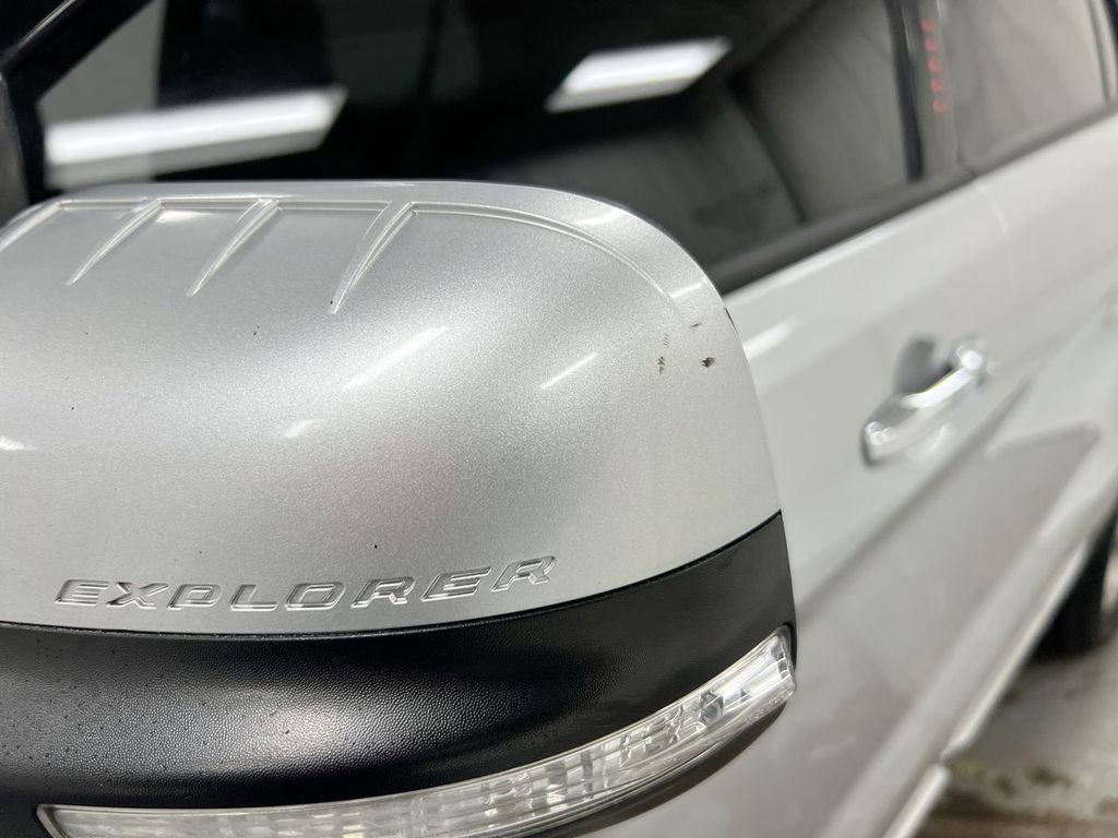 Used 2015 Ford Explorer Limited image 29