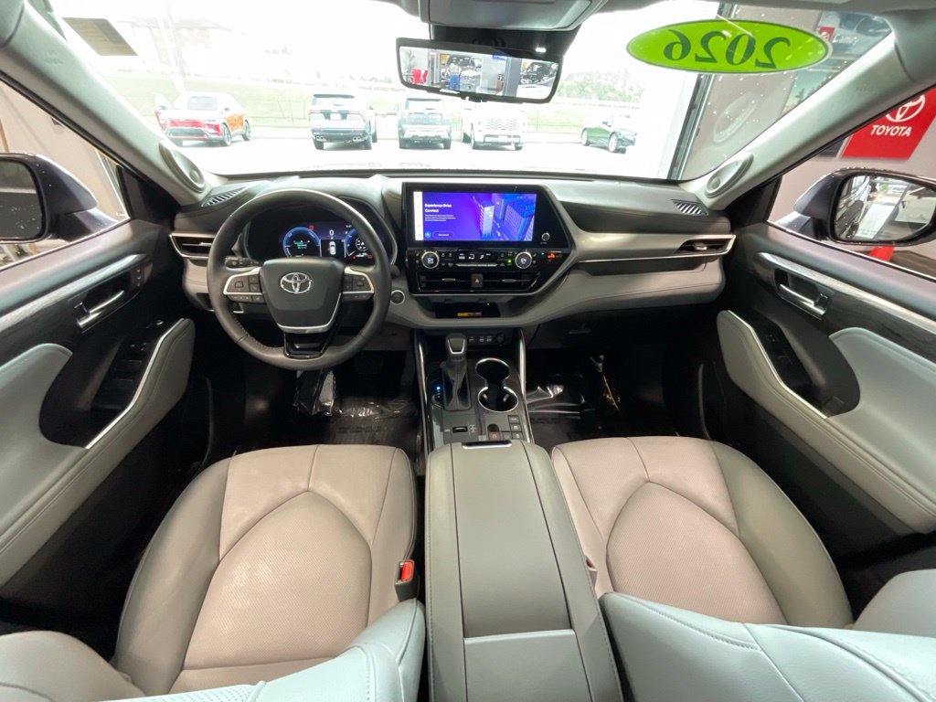 Used 2026 Toyota Highlander Platinum AWD/4WD image 8