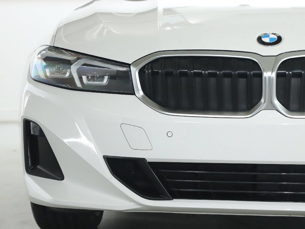 Used 2023 BMW 330i xDrive Sedan w/ Premium Package AWD/4WD image 7