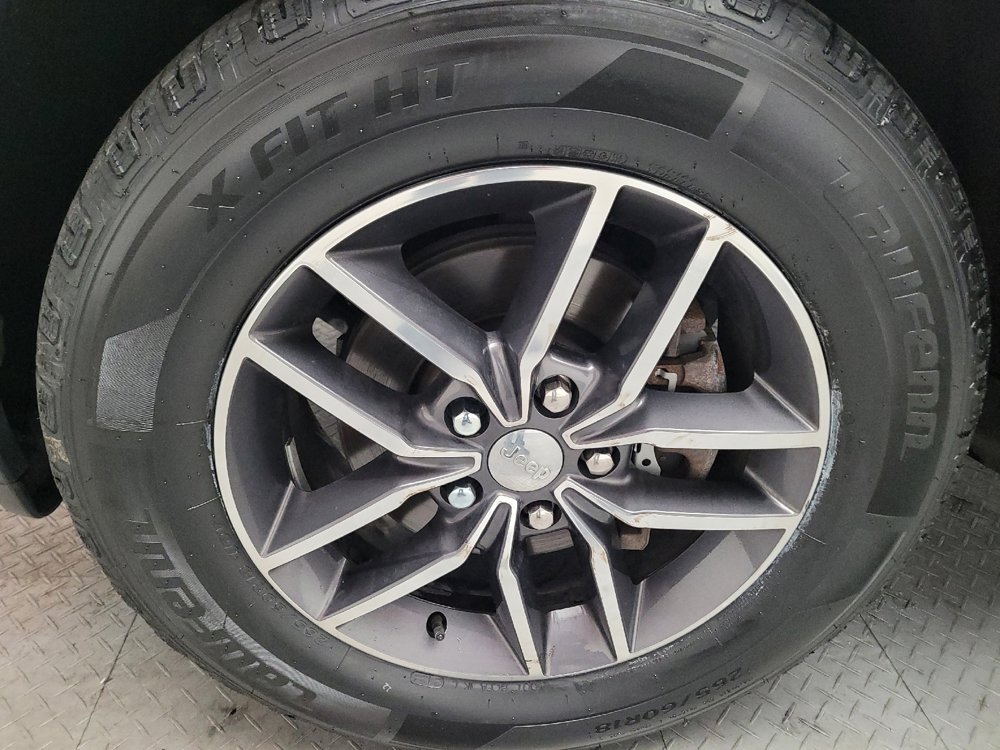 Used 2018 Jeep Grand Cherokee Limited image 31