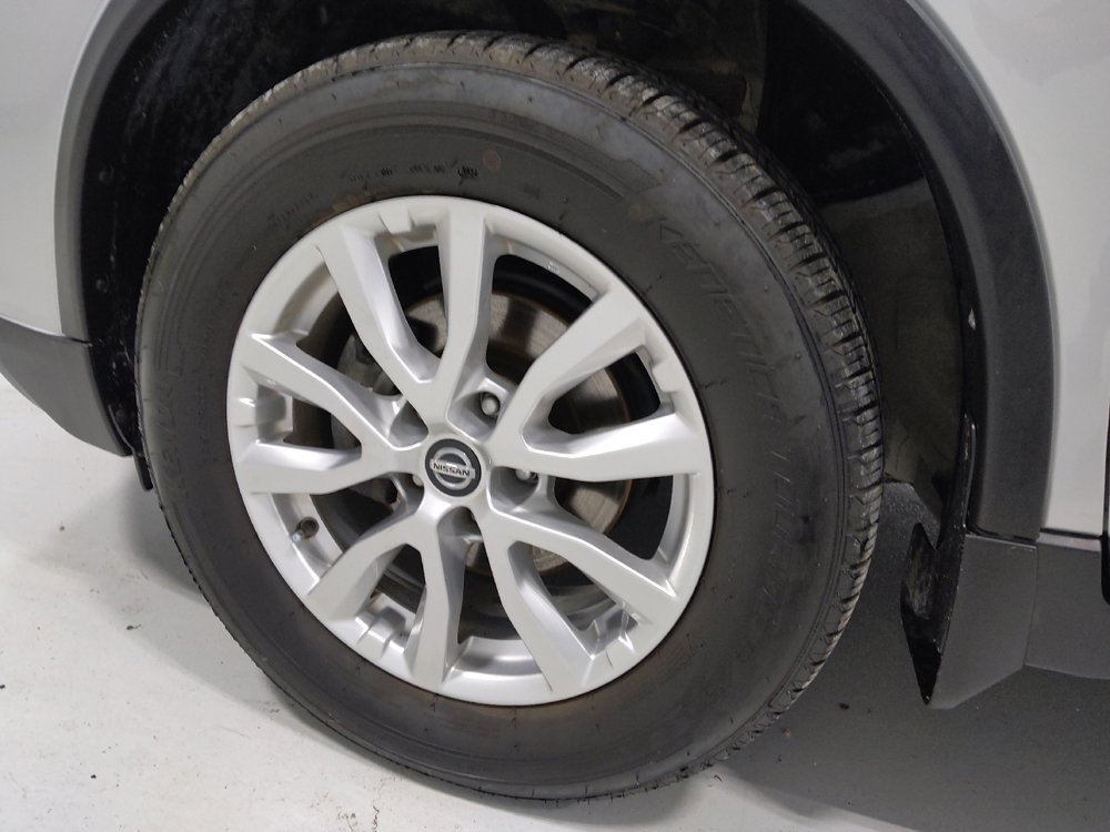 Used 2018 Nissan Rogue SV w/ Premium Package image 31