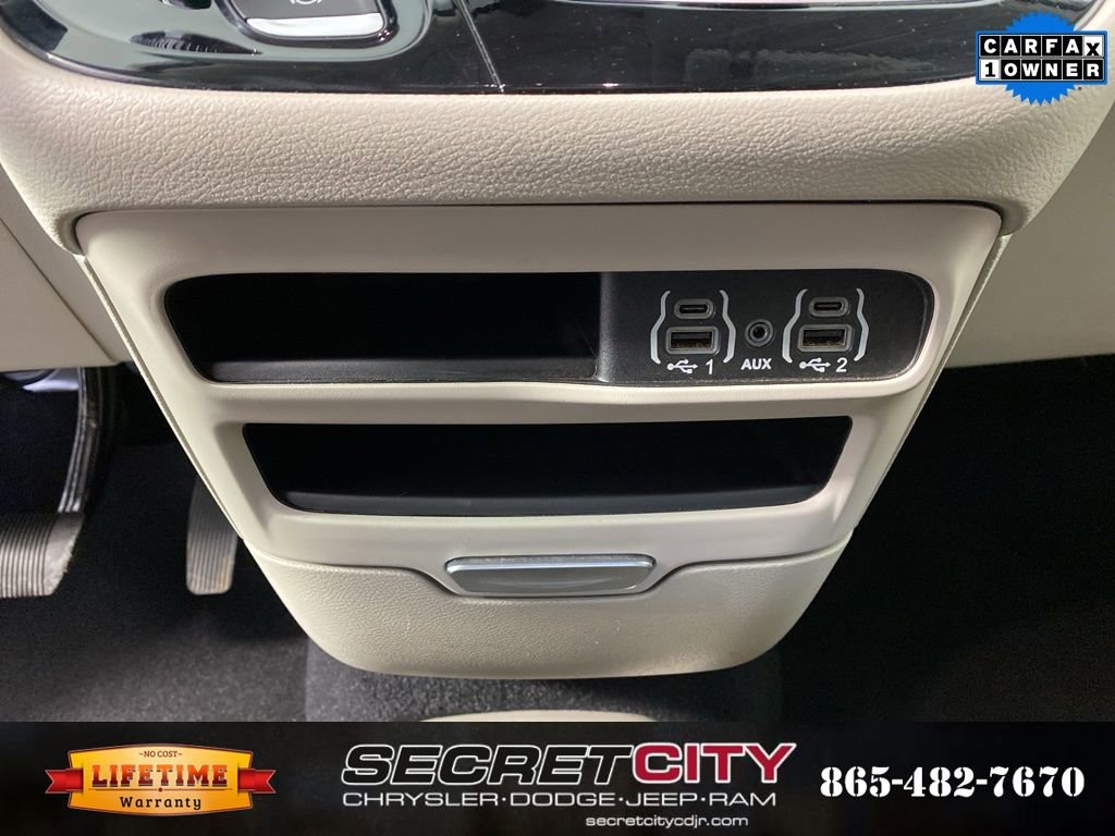 Used 2024 Chrysler Pacifica Touring-L image 23