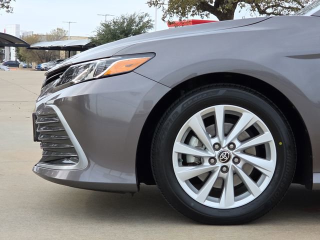 Used 2023 Toyota Camry LE image 5