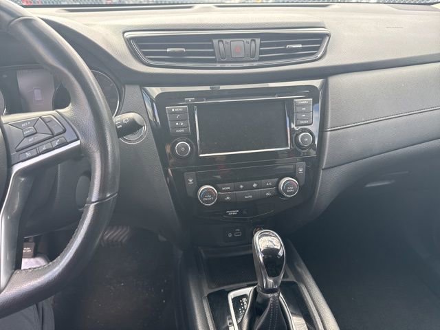 Used 2018 Nissan Rogue SV image 9