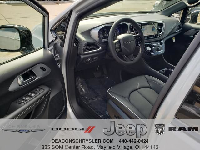 New 2026 Chrysler Pacifica Limited w/ S Appearance Package
