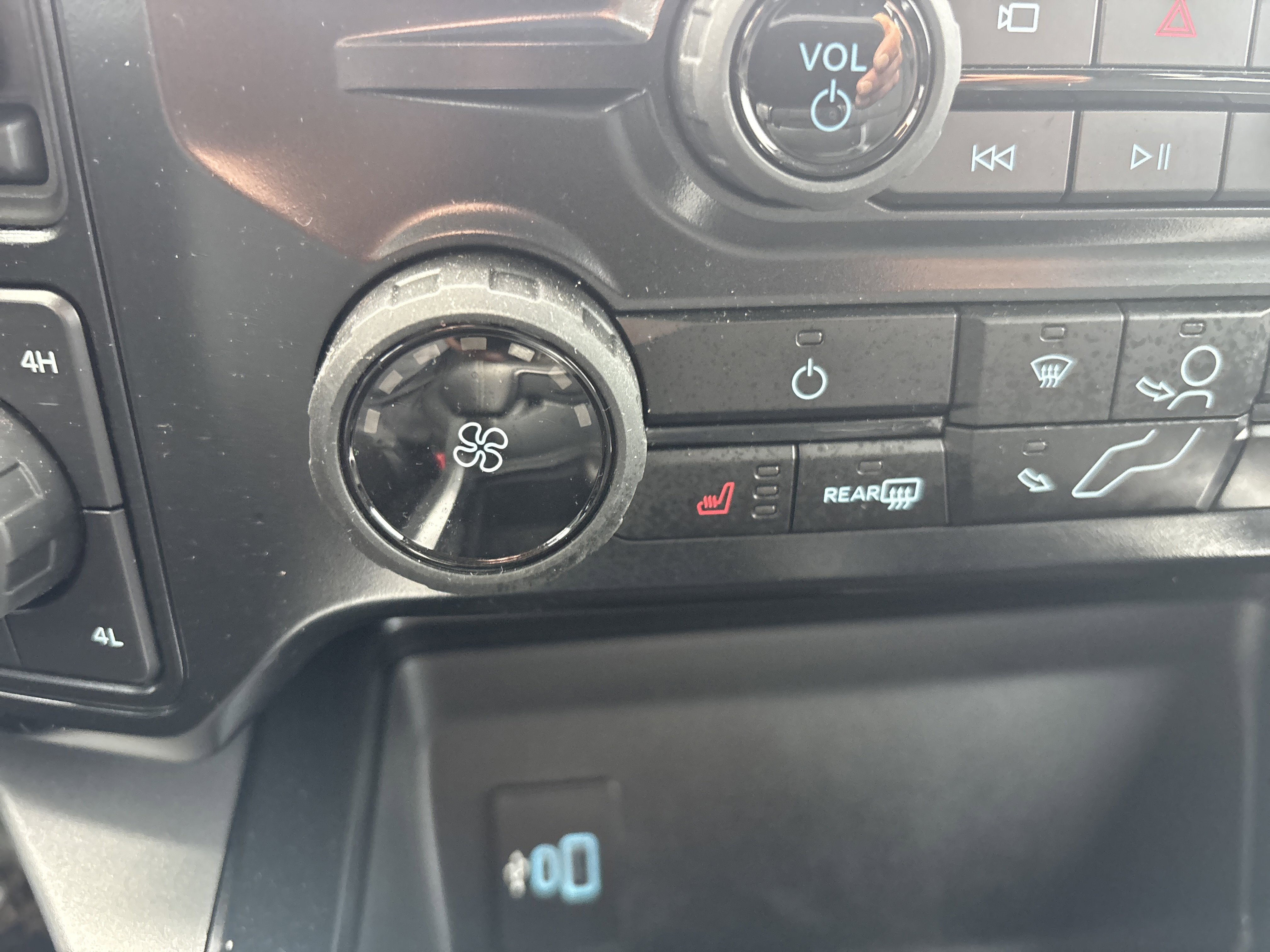Used 2025 Ford F250 XLT w/ Black Appearance Package image 29