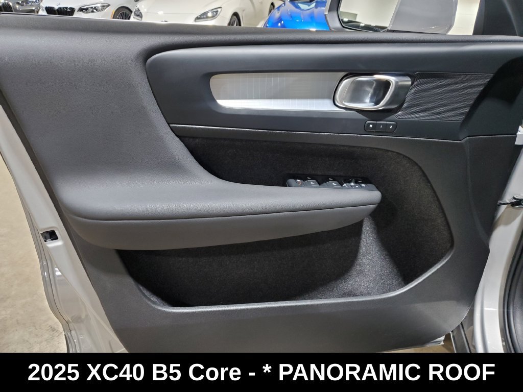 Used 2025 Volvo XC40 B5 Core AWD/4WD image 8