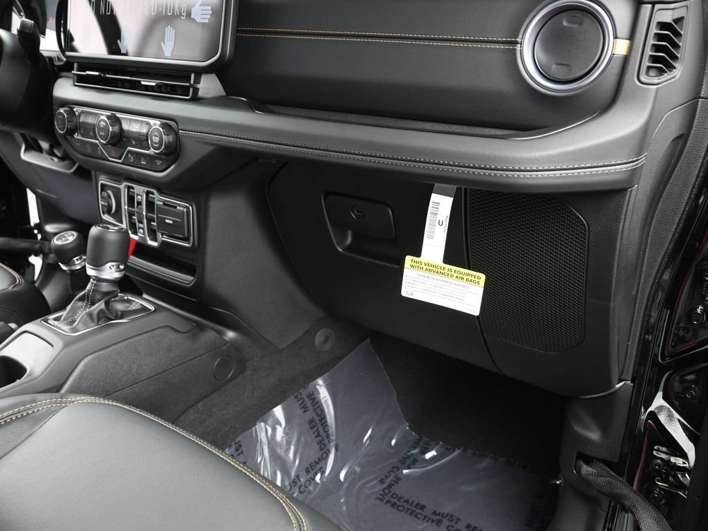 New 2026 Jeep Wrangler Unlimited Sahara AWD/4WD image 39