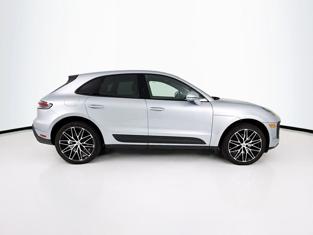 Certified 2025 Porsche Macan AWD/4WD image 8