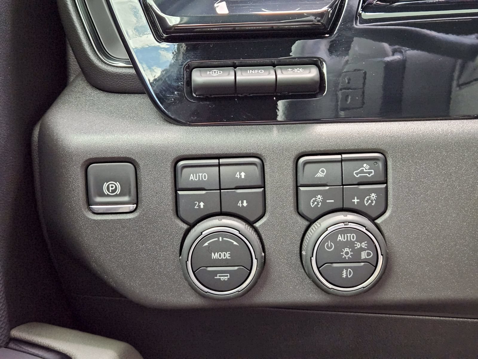 Certified 2025 Chevrolet Silverado 1500 ZR2 w/ Technology Package AWD/4WD image 24