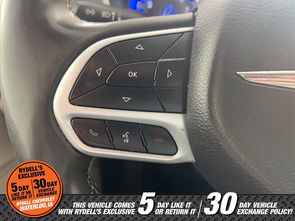 Used 2023 Chrysler Pacifica Touring-L image 25