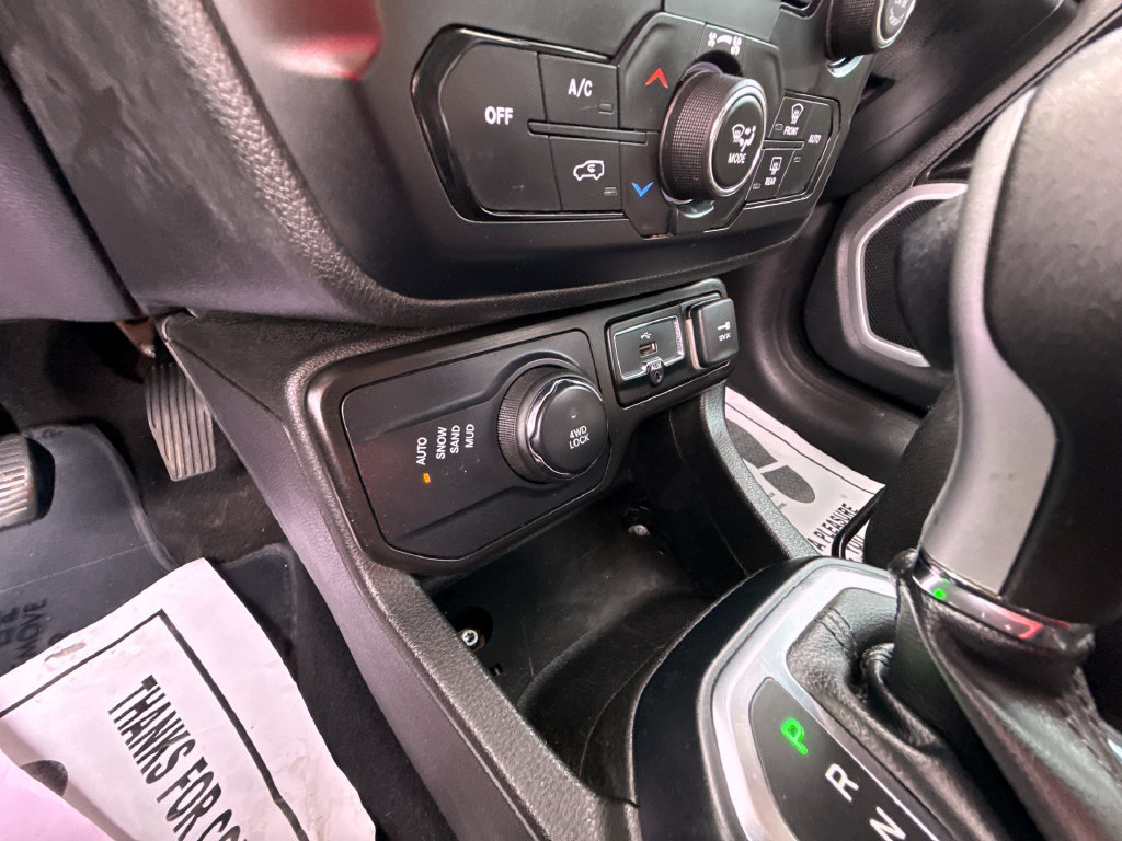 Used 2021 Jeep Renegade Latitude AWD/4WD image 20