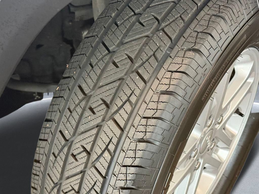 Used 2024 Jeep Grand Cherokee Laredo AWD/4WD image 19