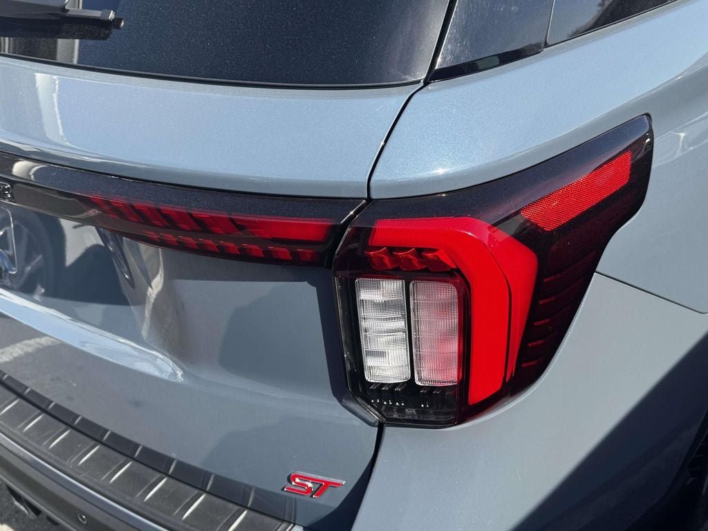 Used 2025 Ford Explorer ST AWD/4WD image 10